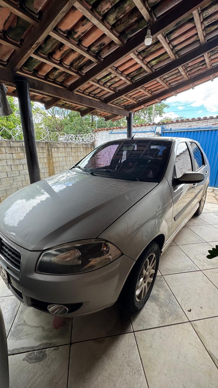 Veículo de passeio Palio da frota Conheça Pirenópolis